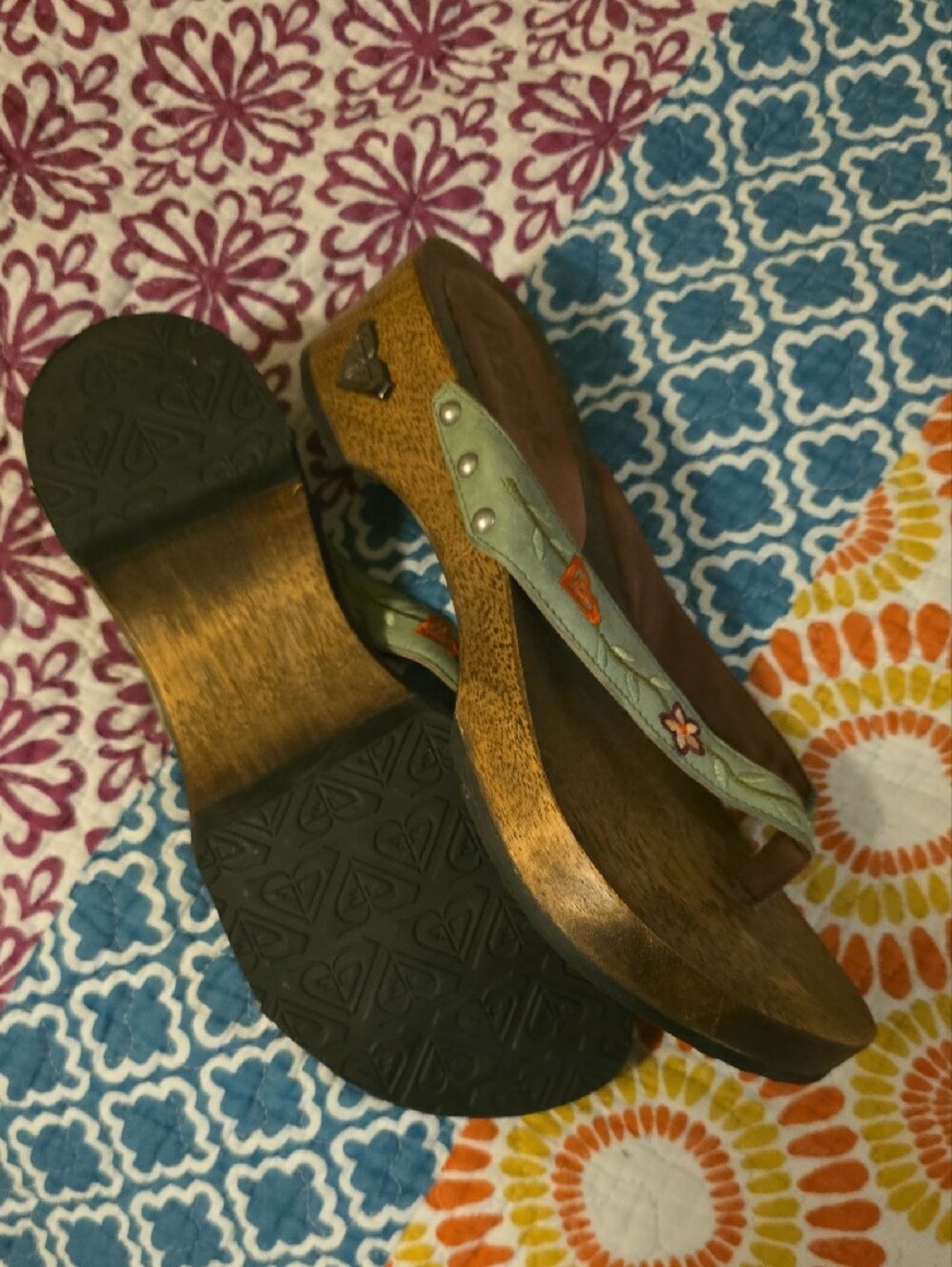 Roxy Olive Green Embroidered Floral Wedge Sandals - Picture 3 of 4